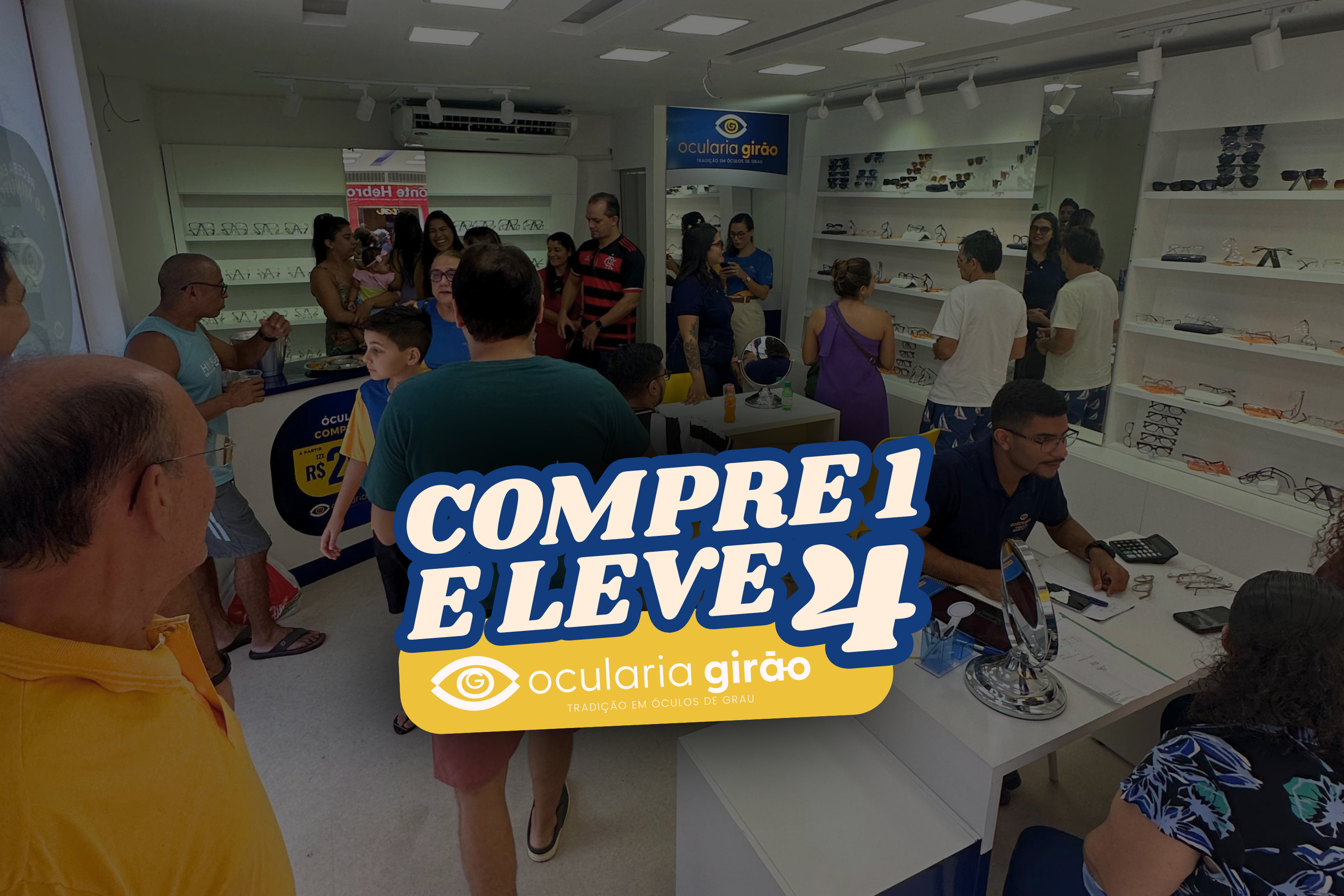 Ótica lotada de clientes aproveitando a promoção